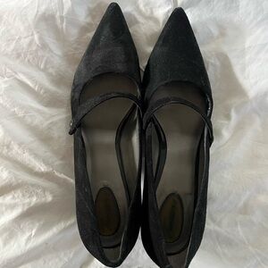 Trotters Black Heels with Sleek Design